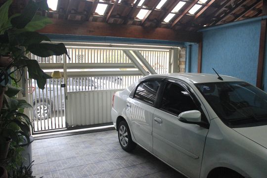 Garagem de casa à venda com 3 quartos, 188m² em Parque Renato Maia, Guarulhos