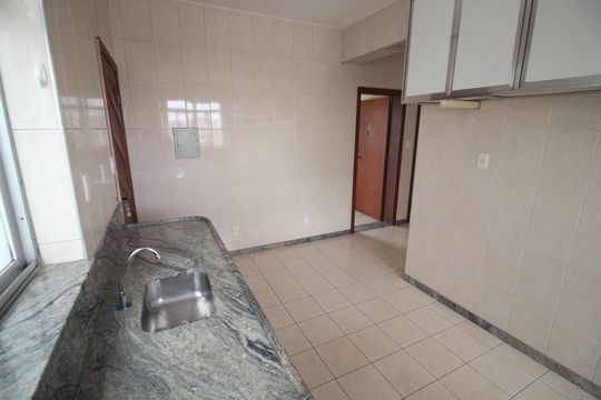 Cozinha de apartamento para alugar com 3 quartos, 110m² em Água Branca, Contagem