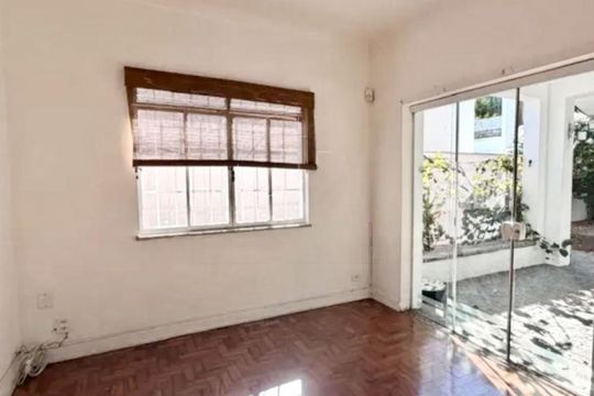 Casa à venda com 4 quartos, 320m² em Sumaré, São Paulo