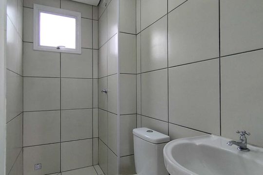 Banheiro de apartamento para alugar com 2 quartos, 48m² em São Jorge, Novo Hamburgo