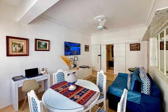 Sala de apartamento para alugar com 2 quartos, 71m² em Copacabana, Rio de Janeiro
