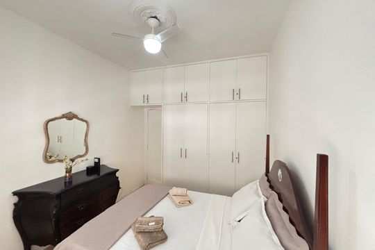 Quarto 2 de apartamento para alugar com 2 quartos, 71m² em Copacabana, Rio de Janeiro