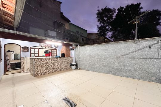 Quintal de casa à venda com 3 quartos, 200m² em Vila Marchi, São Bernardo do Campo