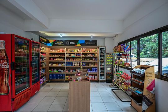 Mercadinho de apartamento à venda com 3 quartos, 117m² em Chácara Agrindus, Taboão da Serra