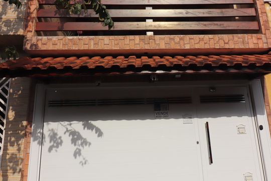 Fachada de casa à venda com 4 quartos, 450m² em Batistini, São Bernardo do Campo