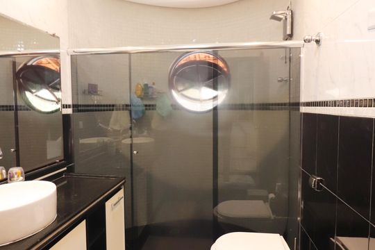 Quarto 3 - Suíte Banheiro  de casa à venda com 4 quartos, 450m² em Batistini, São Bernardo do Campo