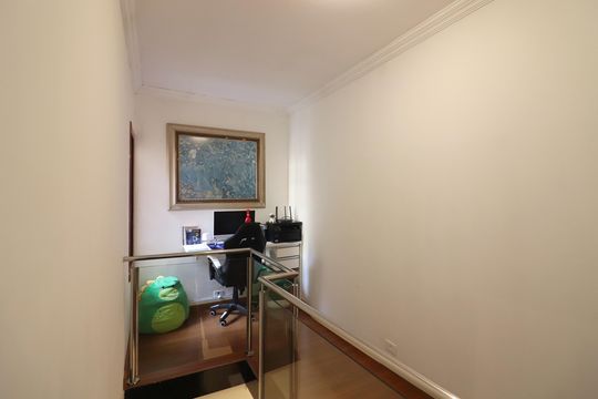 Escritório de casa à venda com 4 quartos, 450m² em Batistini, São Bernardo do Campo