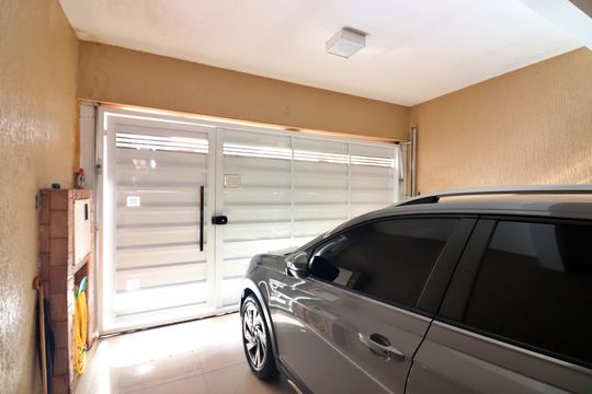 Garagem de casa à venda com 4 quartos, 450m² em Batistini, São Bernardo do Campo
