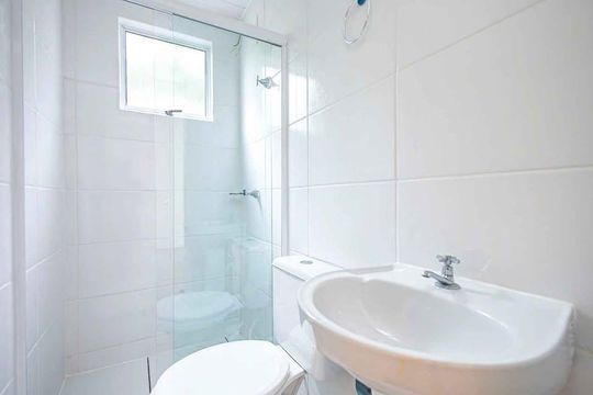 Banheiro de apartamento para alugar com 2 quartos, 65m² em Petrópolis, Porto Alegre