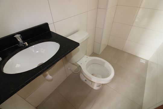 Banheiro de apartamento à venda com 2 quartos, 37m² em Vila Guilhermina, São Paulo