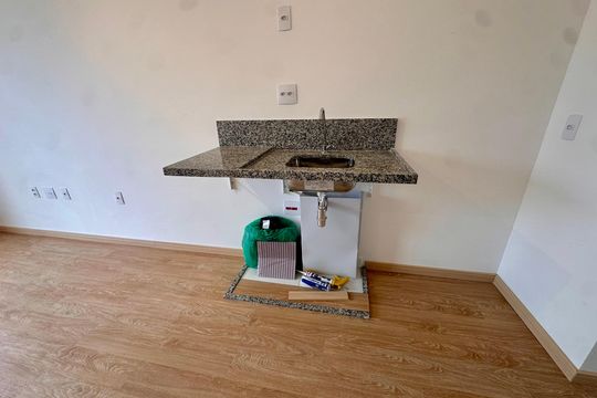 Cozinha de kitnet/studio à venda com 1 quarto, 26m² em Santo Amaro, São Paulo