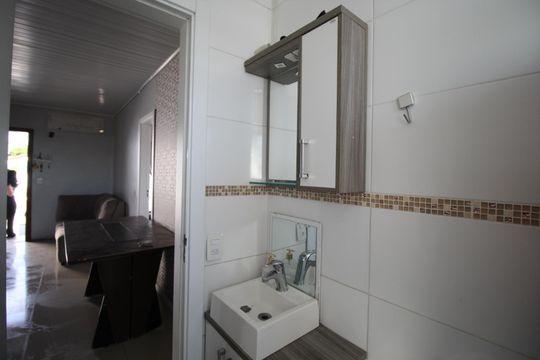 Banheiro de casa para alugar com 2 quartos, 126m² em Mário Quintana, Porto Alegre
