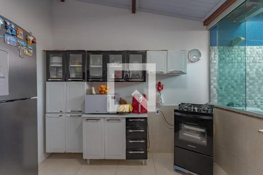Cozinha de casa à venda com 2 quartos, 87m² em Santa Monica, Belo Horizonte