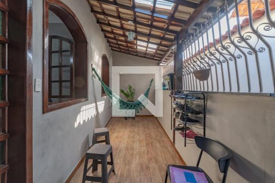 Varanda de casa à venda com 2 quartos, 87m² em Santa Monica, Belo Horizonte