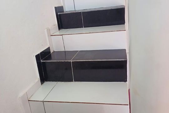 Escada de apartamento para alugar com 2 quartos, 96m² em tamaios , Cabo Frio