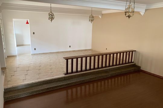 Sala de casa para alugar com 4 quartos, 408m² em Vila Ipiranga, Mogi das Cruzes