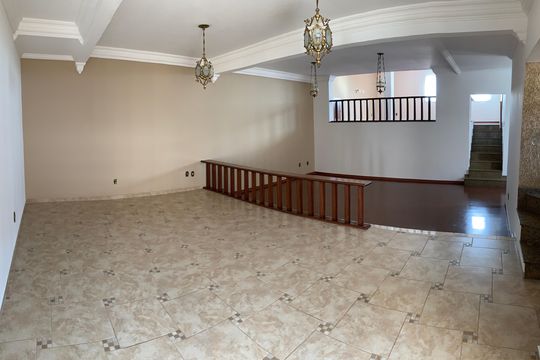 Casa para alugar com 4 quartos, 408m² em Vila Ipiranga, Mogi das Cruzes