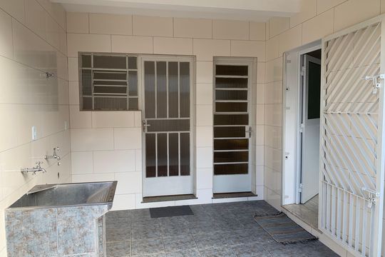 Área de serviço de casa para alugar com 4 quartos, 408m² em Vila Ipiranga, Mogi das Cruzes