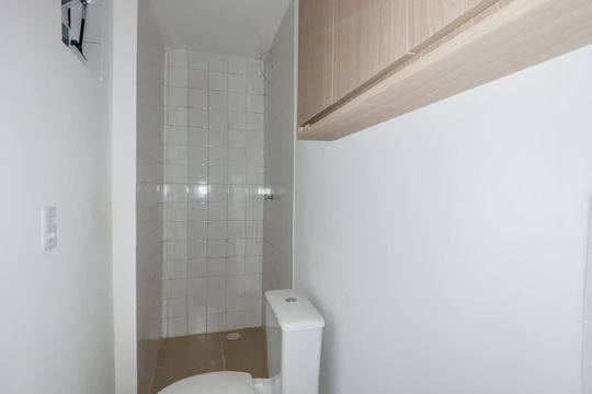 Banheiro de kitnet/studio para alugar com 1 quarto, 20m² em Vila Yolanda, Osasco