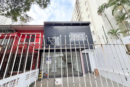 Fachada de casa para alugar com 2 quartos, 120m² em Cidade Monções, São Paulo