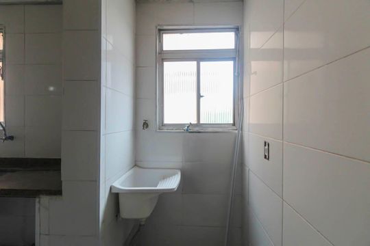 Área de serviço de apartamento para alugar com 2 quartos, 45m² em Conjunto Habitacional Teotonio Vilela, São Paulo