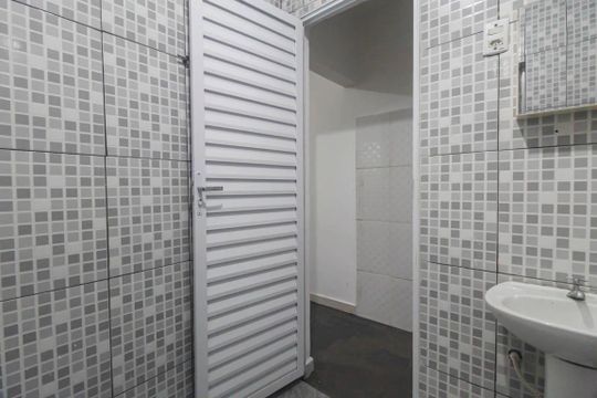 Banheiro de casa para alugar com 1 quarto, 30m² em Jardim Brasilia, São Paulo