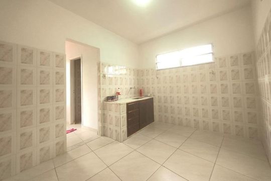 Cozinha de casa para alugar com 2 quartos, 60m² em São Sebastiao, Petrópolis