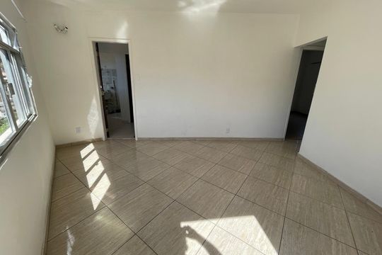 Sala de casa para alugar com 2 quartos, 60m² em São Sebastiao, Petrópolis