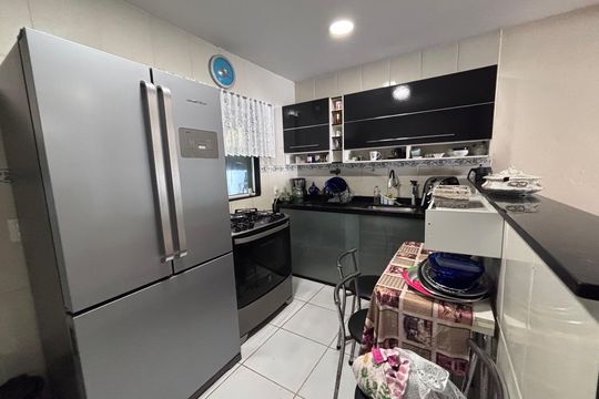 Cozinha de casa de condomínio à venda com 3 quartos, 135m² em Recreio dos Bandeirantes, Rio de Janeiro