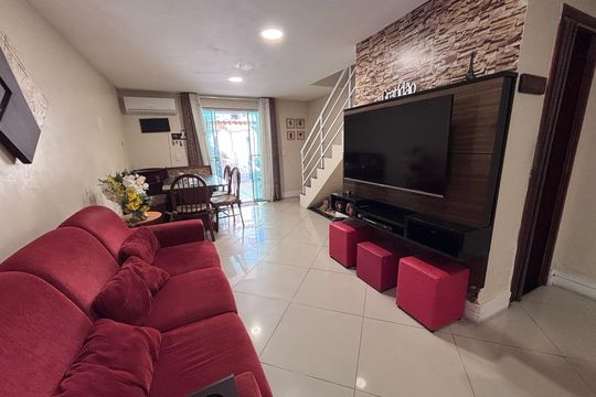 Sala de casa de condomínio à venda com 3 quartos, 135m² em Recreio dos Bandeirantes, Rio de Janeiro