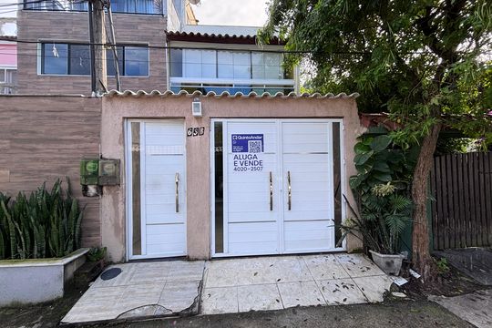 Fachada de casa de condomínio à venda com 3 quartos, 135m² em Recreio dos Bandeirantes, Rio de Janeiro