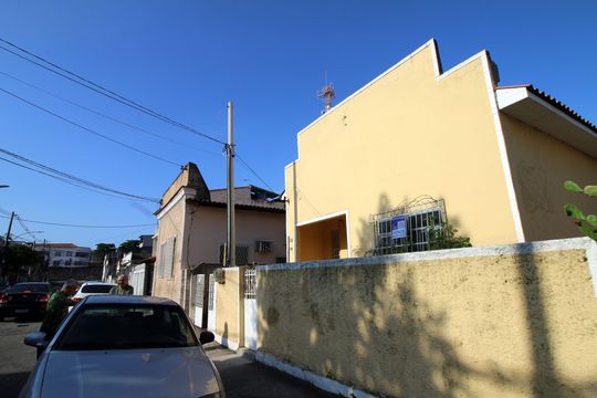 Fachada da casa de casa à venda com 3 quartos, 100m² em Penha Circular, Rio de Janeiro