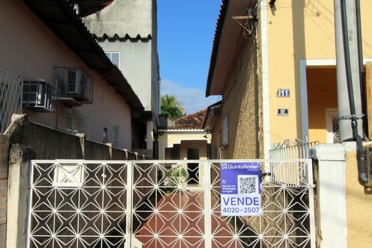 Fachada da casa de casa à venda com 3 quartos, 100m² em Penha Circular, Rio de Janeiro