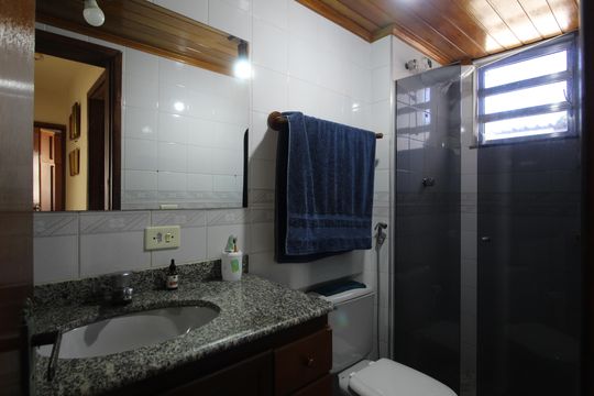 Banheiro de apartamento para alugar com 2 quartos, 50m² em Jacarepaguá, Rio de Janeiro