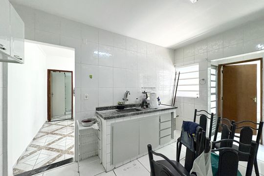 Cozinha da Edícula  de casa à venda com 3 quartos, 355m² em Jardim Monjolo, São Paulo