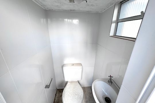 Lavabo da Área Comum de casa à venda com 3 quartos, 355m² em Jardim Monjolo, São Paulo