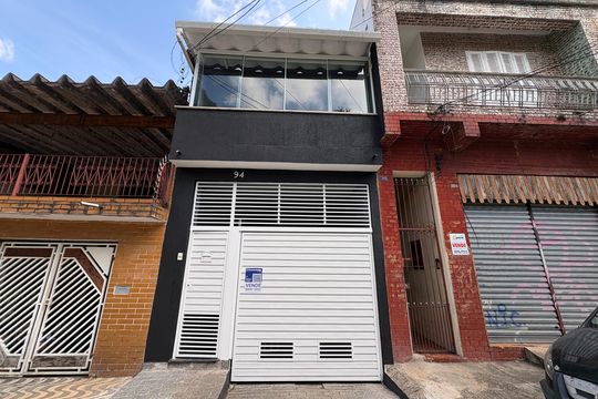 Fachada de casa à venda com 3 quartos, 355m² em Jardim Monjolo, São Paulo