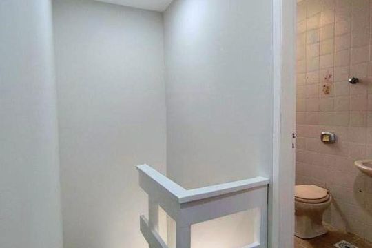 Banheiro de serviço de apartamento para alugar com 2 quartos, 95m² em Passo d’Areia, Porto Alegre