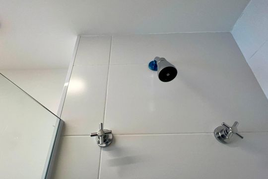Banheiro de kitnet/studio para alugar com 1 quarto, 26m² em Pinheiros, São Paulo