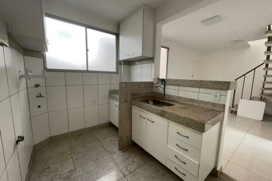 Cozinha de apartamento para alugar com 2 quartos, 77m² em Buritis, Belo Horizonte