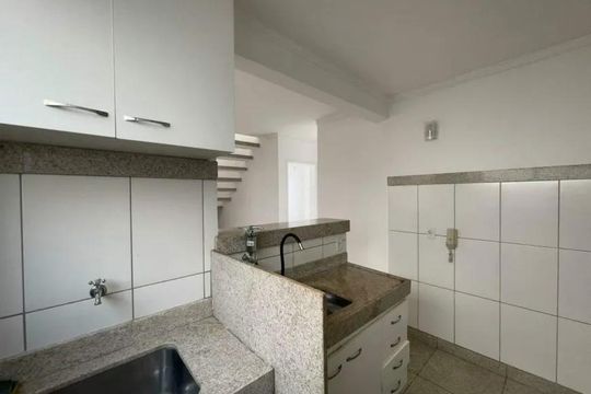 Cozinha de apartamento para alugar com 2 quartos, 77m² em Buritis, Belo Horizonte