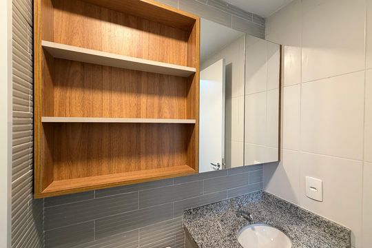 Banheiro de apartamento para alugar com 1 quarto, 38m² em Campo Belo, São Paulo
