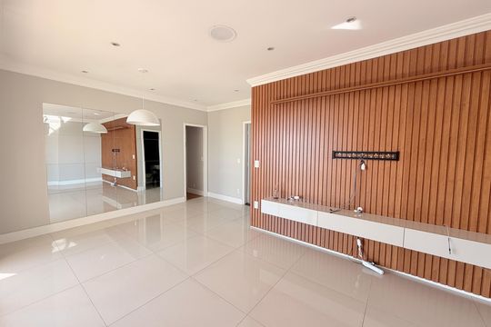 Sala de apartamento à venda com 3 quartos, 108m² em Parque do Colégio, Jundiaí