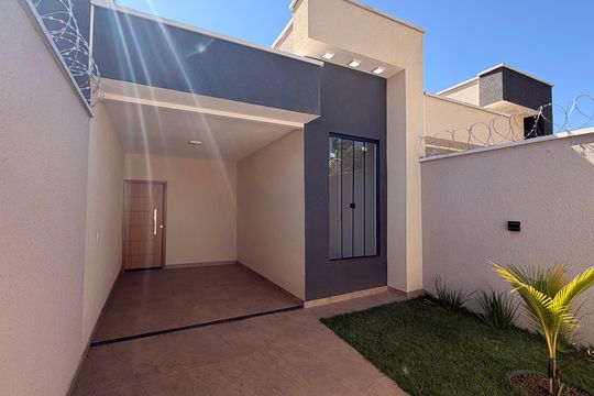 Garagem de casa à venda com 3 quartos, 110m² em Parque Industrial Joao Braz, Goiânia