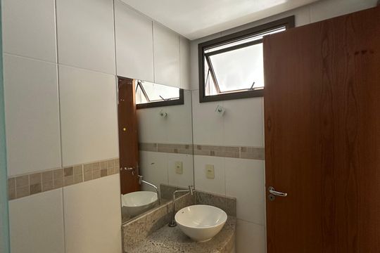 Banheiro de apartamento à venda com 3 quartos, 88m² em Setor Bueno, Goiânia