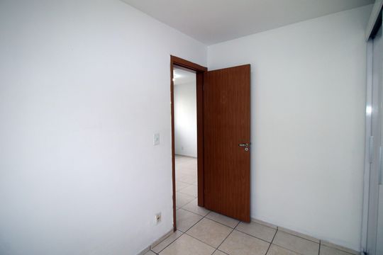 Quarto 2 de apartamento para alugar com 2 quartos, 50m² em Parada de Lucas, Rio de Janeiro