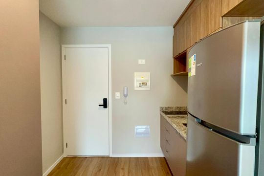 Banheiro de kitnet/studio à venda com 1 quarto, 26m² em Pinheiros, São Paulo