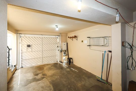 Garagem de casa à venda com 3 quartos, 250m² em Jardim da Gloria, São Paulo