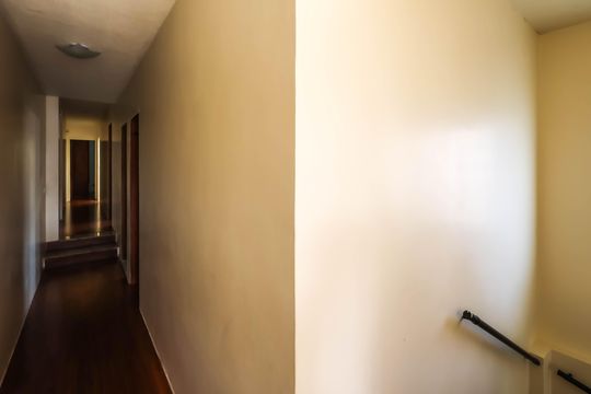 Corredor de casa à venda com 3 quartos, 250m² em Jardim da Gloria, São Paulo