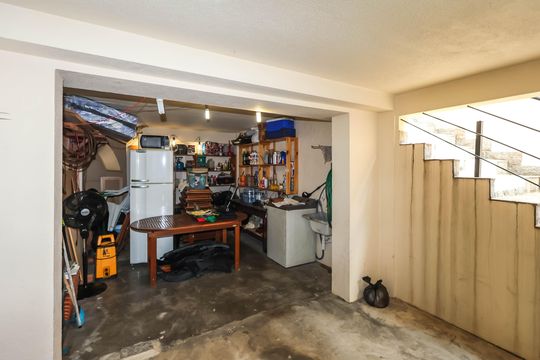 Garagem de casa à venda com 3 quartos, 250m² em Jardim da Gloria, São Paulo